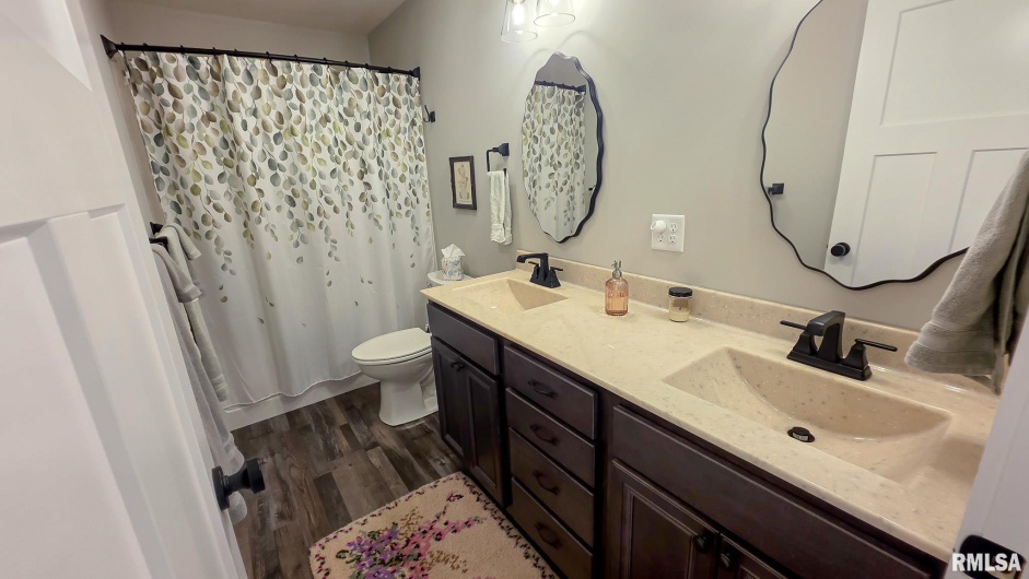 16201 Reeder Road, Marion, Illinois 62959, 4 Bedrooms Bedrooms, 0 ,2 BathroomsBathrooms,Residential,For Sale,Reeder,0,RMAEB458979