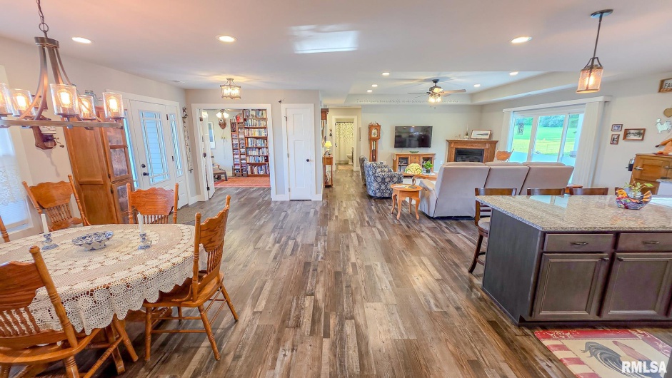 16201 Reeder Road, Marion, Illinois 62959, 4 Bedrooms Bedrooms, 0 ,2 BathroomsBathrooms,Residential,For Sale,Reeder,0,RMAEB458979