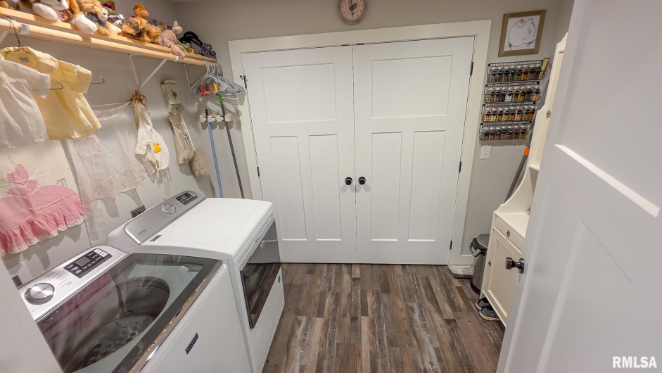 16201 Reeder Road, Marion, Illinois 62959, 4 Bedrooms Bedrooms, 0 ,2 BathroomsBathrooms,Residential,For Sale,Reeder,0,RMAEB458979
