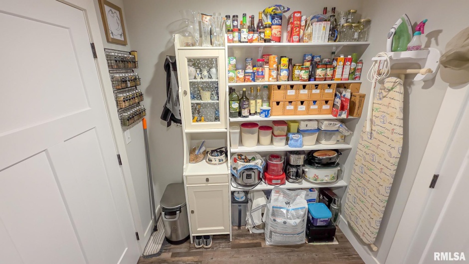16201 Reeder Road, Marion, Illinois 62959, 4 Bedrooms Bedrooms, 0 ,2 BathroomsBathrooms,Residential,For Sale,Reeder,0,RMAEB458979