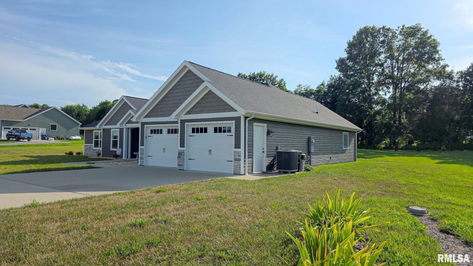 16201 Reeder Road, Marion, Illinois 62959, 4 Bedrooms Bedrooms, 0 ,2 BathroomsBathrooms,Residential,For Sale,Reeder,0,RMAEB458979