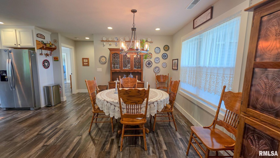 16201 Reeder Road, Marion, Illinois 62959, 4 Bedrooms Bedrooms, 0 ,2 BathroomsBathrooms,Residential,For Sale,Reeder,0,RMAEB458979