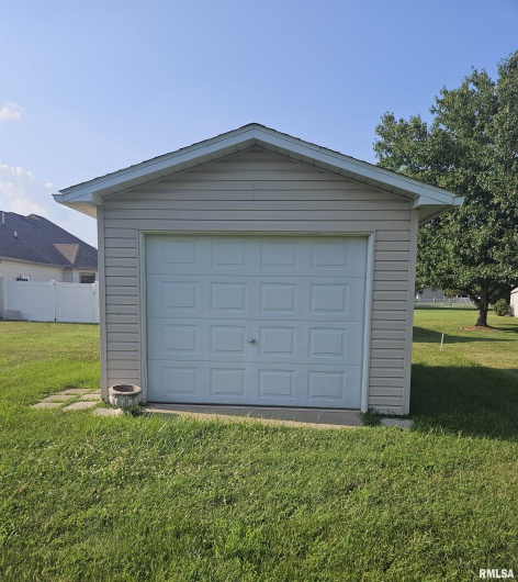 1905 DAWN Drive, Marion, Illinois 62959-3764, 3 Bedrooms Bedrooms, 0 ,2 BathroomsBathrooms,Residential,For Sale,DAWN,0,RMAEB458704