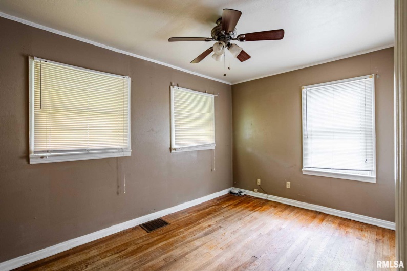 511 DAVIS Street, Carbondale, Illinois 62901, 2 Bedrooms Bedrooms, 0 ,1 BathroomBathrooms,Residential,For Sale,DAVIS,0,RMAEB458983