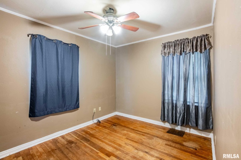 511 DAVIS Street, Carbondale, Illinois 62901, 2 Bedrooms Bedrooms, 0 ,1 BathroomBathrooms,Residential,For Sale,DAVIS,0,RMAEB458983
