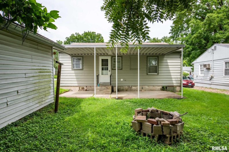 511 DAVIS Street, Carbondale, Illinois 62901, 2 Bedrooms Bedrooms, 0 ,1 BathroomBathrooms,Residential,For Sale,DAVIS,0,RMAEB458983