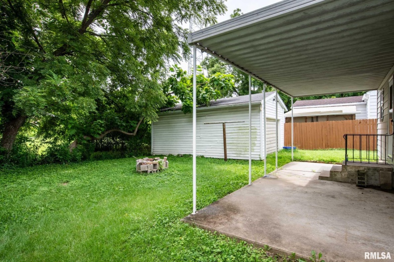 511 DAVIS Street, Carbondale, Illinois 62901, 2 Bedrooms Bedrooms, 0 ,1 BathroomBathrooms,Residential,For Sale,DAVIS,0,RMAEB458983