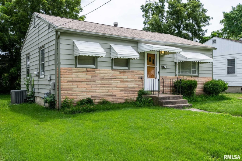 511 DAVIS Street, Carbondale, Illinois 62901, 2 Bedrooms Bedrooms, 0 ,1 BathroomBathrooms,Residential,For Sale,DAVIS,0,RMAEB458983