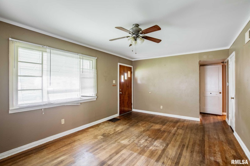 511 DAVIS Street, Carbondale, Illinois 62901, 2 Bedrooms Bedrooms, 0 ,1 BathroomBathrooms,Residential,For Sale,DAVIS,0,RMAEB458983