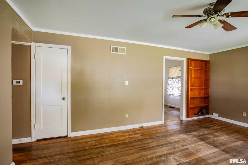 511 DAVIS Street, Carbondale, Illinois 62901, 2 Bedrooms Bedrooms, 0 ,1 BathroomBathrooms,Residential,For Sale,DAVIS,0,RMAEB458983