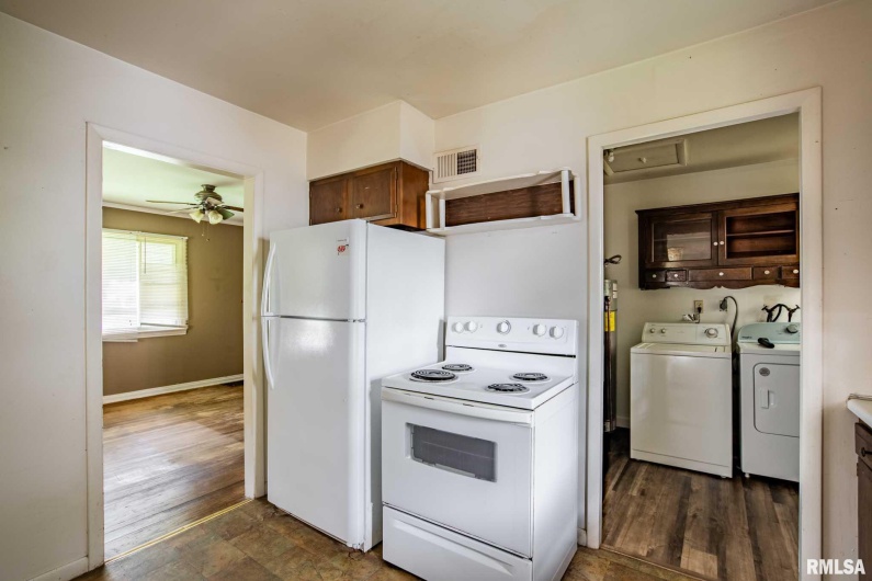 511 DAVIS Street, Carbondale, Illinois 62901, 2 Bedrooms Bedrooms, 0 ,1 BathroomBathrooms,Residential,For Sale,DAVIS,0,RMAEB458983