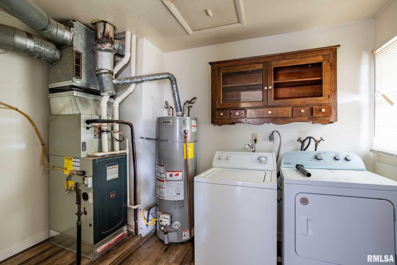 511 DAVIS Street, Carbondale, Illinois 62901, 2 Bedrooms Bedrooms, 0 ,1 BathroomBathrooms,Residential,For Sale,DAVIS,0,RMAEB458983