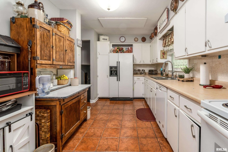 905 GLENVIEW Drive, Carbondale, Illinois 62901, 3 Bedrooms Bedrooms, 0 ,1 BathroomBathrooms,Residential,For Sale,GLENVIEW,0,RMAQC4265698