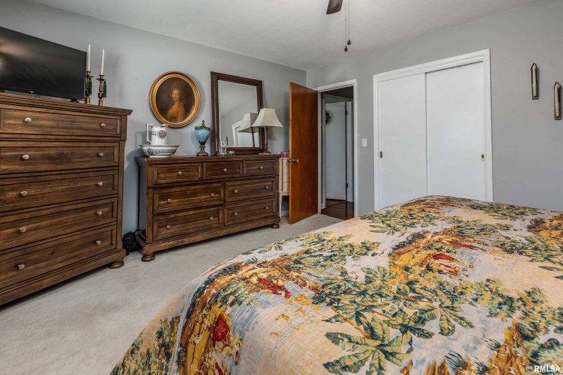 905 GLENVIEW Drive, Carbondale, Illinois 62901, 3 Bedrooms Bedrooms, 0 ,1 BathroomBathrooms,Residential,For Sale,GLENVIEW,0,RMAQC4265698
