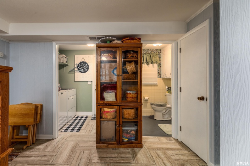 905 GLENVIEW Drive, Carbondale, Illinois 62901, 3 Bedrooms Bedrooms, 0 ,1 BathroomBathrooms,Residential,For Sale,GLENVIEW,0,RMAQC4265698