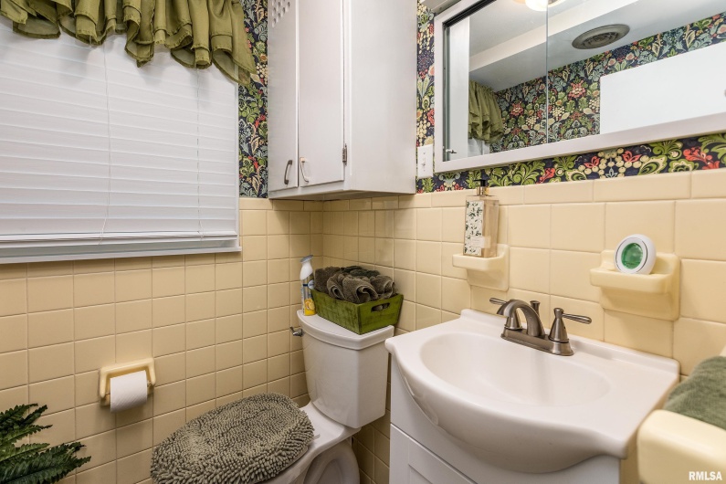 905 GLENVIEW Drive, Carbondale, Illinois 62901, 3 Bedrooms Bedrooms, 0 ,1 BathroomBathrooms,Residential,For Sale,GLENVIEW,0,RMAQC4265698