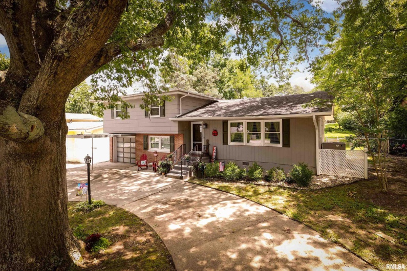 905 GLENVIEW Drive, Carbondale, Illinois 62901, 3 Bedrooms Bedrooms, 0 ,1 BathroomBathrooms,Residential,For Sale,GLENVIEW,0,RMAQC4265698