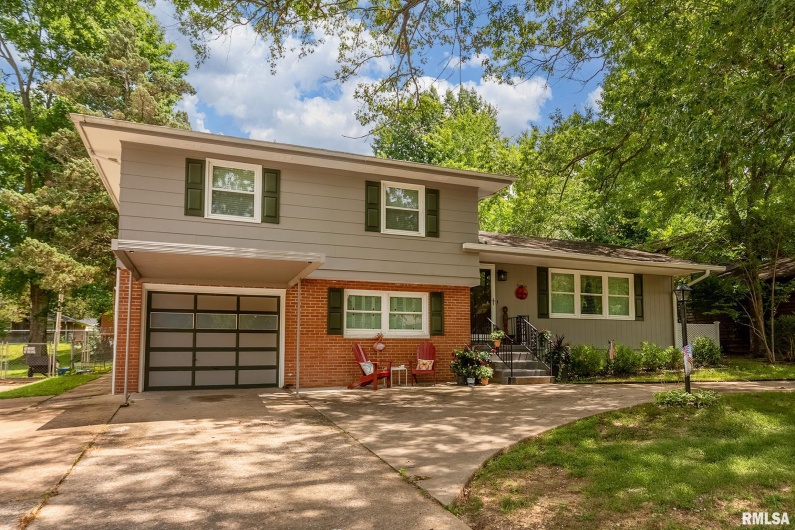 905 GLENVIEW Drive, Carbondale, Illinois 62901, 3 Bedrooms Bedrooms, 0 ,1 BathroomBathrooms,Residential,For Sale,GLENVIEW,0,RMAQC4265698