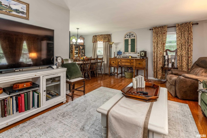 905 GLENVIEW Drive, Carbondale, Illinois 62901, 3 Bedrooms Bedrooms, 0 ,1 BathroomBathrooms,Residential,For Sale,GLENVIEW,0,RMAQC4265698