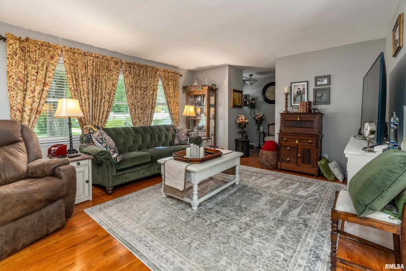 905 GLENVIEW Drive, Carbondale, Illinois 62901, 3 Bedrooms Bedrooms, 0 ,1 BathroomBathrooms,Residential,For Sale,GLENVIEW,0,RMAQC4265698