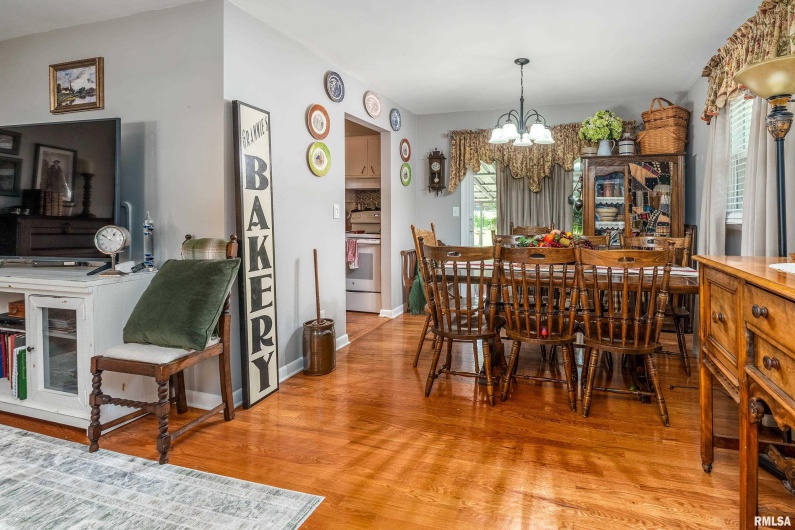 905 GLENVIEW Drive, Carbondale, Illinois 62901, 3 Bedrooms Bedrooms, 0 ,1 BathroomBathrooms,Residential,For Sale,GLENVIEW,0,RMAQC4265698