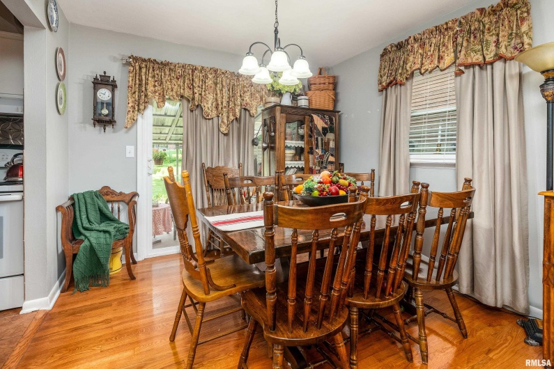 905 GLENVIEW Drive, Carbondale, Illinois 62901, 3 Bedrooms Bedrooms, 0 ,1 BathroomBathrooms,Residential,For Sale,GLENVIEW,0,RMAQC4265698