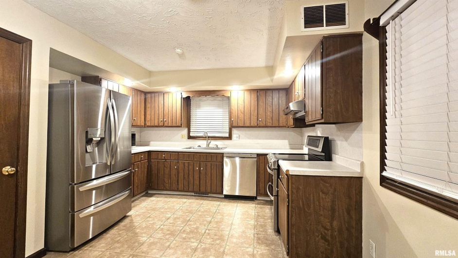 3000 CLIFTON Court, Marion, Illinois 62959, 3 Bedrooms Bedrooms, 0 ,2 BathroomsBathrooms,Residential,For Sale,CLIFTON,0,RMAEB456355