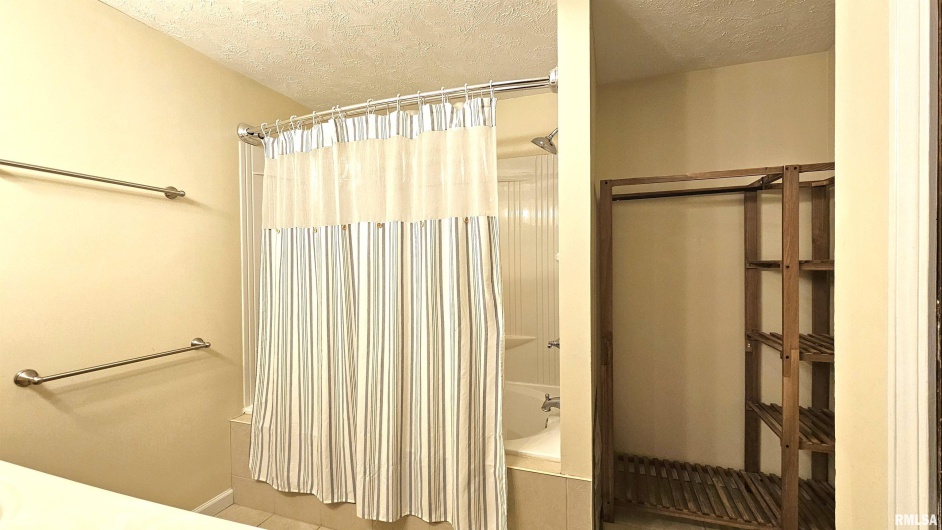3000 CLIFTON Court, Marion, Illinois 62959, 3 Bedrooms Bedrooms, 0 ,2 BathroomsBathrooms,Residential,For Sale,CLIFTON,0,RMAEB456355