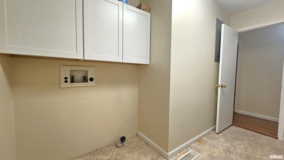 3000 CLIFTON Court, Marion, Illinois 62959, 3 Bedrooms Bedrooms, 0 ,2 BathroomsBathrooms,Residential,For Sale,CLIFTON,0,RMAEB456355
