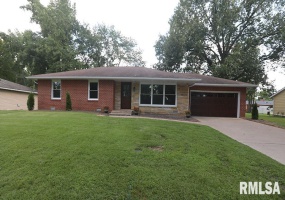 200 CIRCLE Drive, Herrin, Illinois 62948, 3 Bedrooms Bedrooms, 0 ,2 BathroomsBathrooms,Residential,For Sale,CIRCLE,0,RMAEB458991