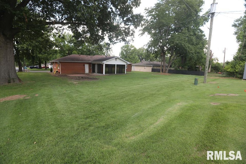 200 CIRCLE Drive, Herrin, Illinois 62948, 3 Bedrooms Bedrooms, 0 ,2 BathroomsBathrooms,Residential,For Sale,CIRCLE,0,RMAEB458991
