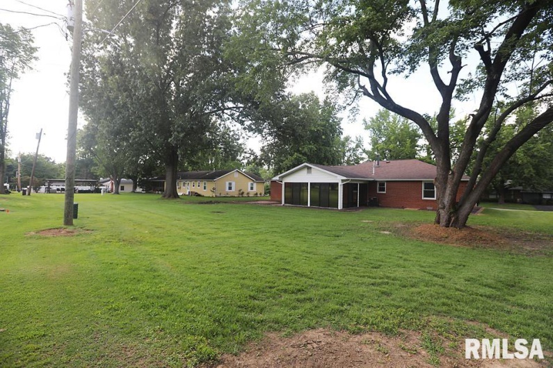 200 CIRCLE Drive, Herrin, Illinois 62948, 3 Bedrooms Bedrooms, 0 ,2 BathroomsBathrooms,Residential,For Sale,CIRCLE,0,RMAEB458991