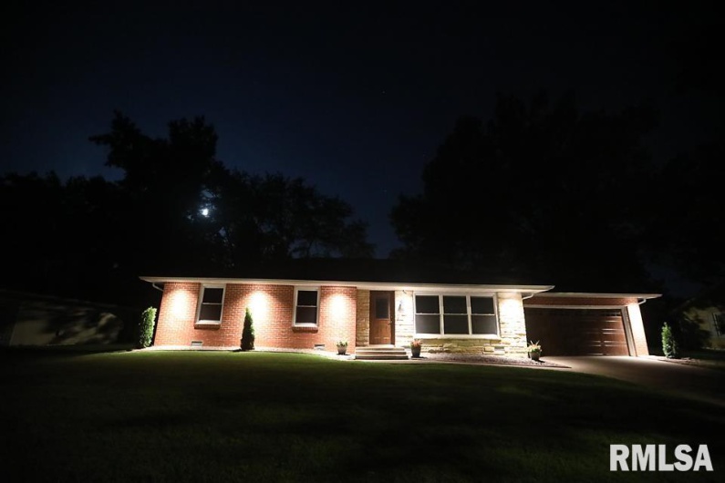 200 CIRCLE Drive, Herrin, Illinois 62948, 3 Bedrooms Bedrooms, 0 ,2 BathroomsBathrooms,Residential,For Sale,CIRCLE,0,RMAEB458991
