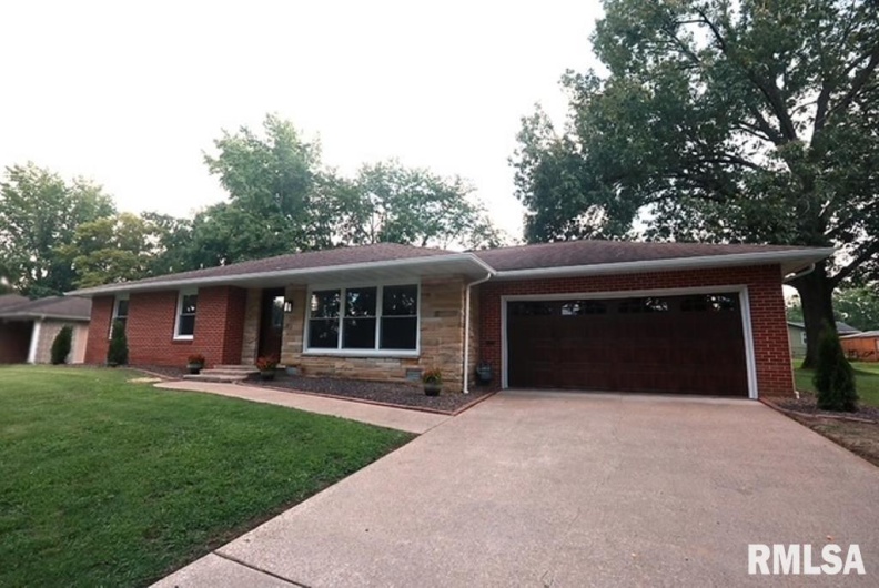 200 CIRCLE Drive, Herrin, Illinois 62948, 3 Bedrooms Bedrooms, 0 ,2 BathroomsBathrooms,Residential,For Sale,CIRCLE,0,RMAEB458991
