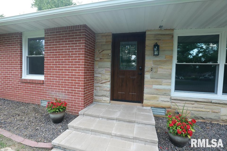 200 CIRCLE Drive, Herrin, Illinois 62948, 3 Bedrooms Bedrooms, 0 ,2 BathroomsBathrooms,Residential,For Sale,CIRCLE,0,RMAEB458991