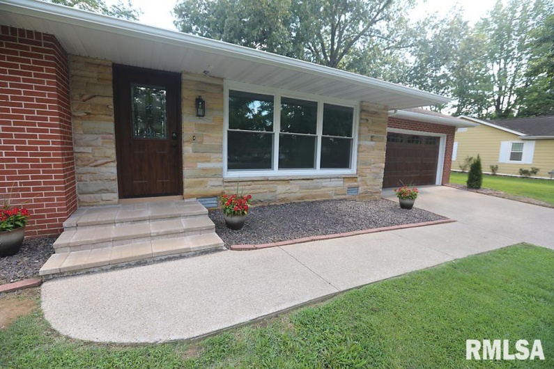 200 CIRCLE Drive, Herrin, Illinois 62948, 3 Bedrooms Bedrooms, 0 ,2 BathroomsBathrooms,Residential,For Sale,CIRCLE,0,RMAEB458991