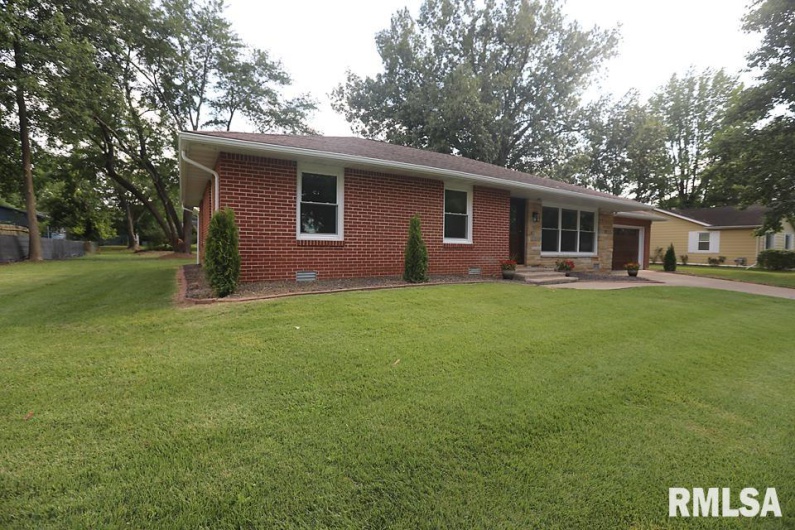 200 CIRCLE Drive, Herrin, Illinois 62948, 3 Bedrooms Bedrooms, 0 ,2 BathroomsBathrooms,Residential,For Sale,CIRCLE,0,RMAEB458991