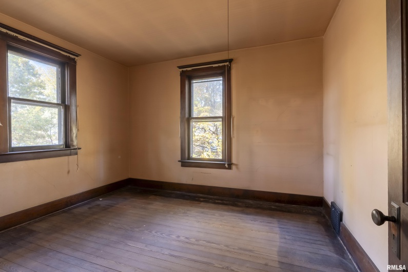 1250 PARK Street, Carbondale, Illinois 62901, 4 Bedrooms Bedrooms, 0 ,1 BathroomBathrooms,Residential,For Sale,PARK,0,RMAEB455822