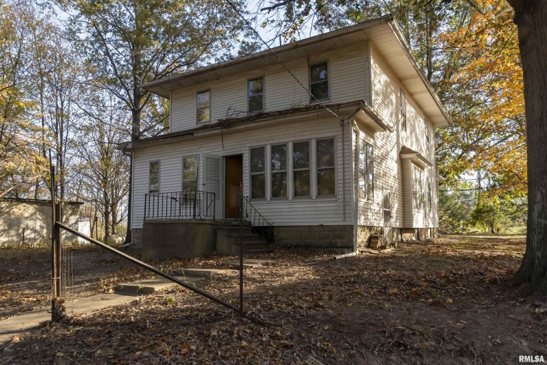 1250 PARK Street, Carbondale, Illinois 62901, 4 Bedrooms Bedrooms, 0 ,1 BathroomBathrooms,Residential,For Sale,PARK,0,RMAEB455822