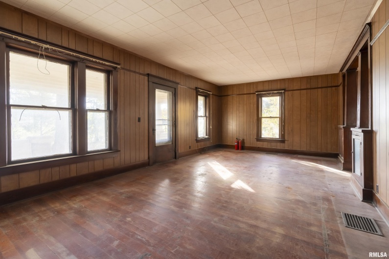 1250 PARK Street, Carbondale, Illinois 62901, 4 Bedrooms Bedrooms, 0 ,1 BathroomBathrooms,Residential,For Sale,PARK,0,RMAEB455822