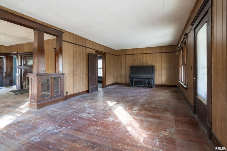 1250 PARK Street, Carbondale, Illinois 62901, 4 Bedrooms Bedrooms, 0 ,1 BathroomBathrooms,Residential,For Sale,PARK,0,RMAEB455822