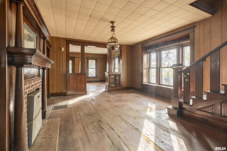 1250 PARK Street, Carbondale, Illinois 62901, 4 Bedrooms Bedrooms, 0 ,1 BathroomBathrooms,Residential,For Sale,PARK,0,RMAEB455822