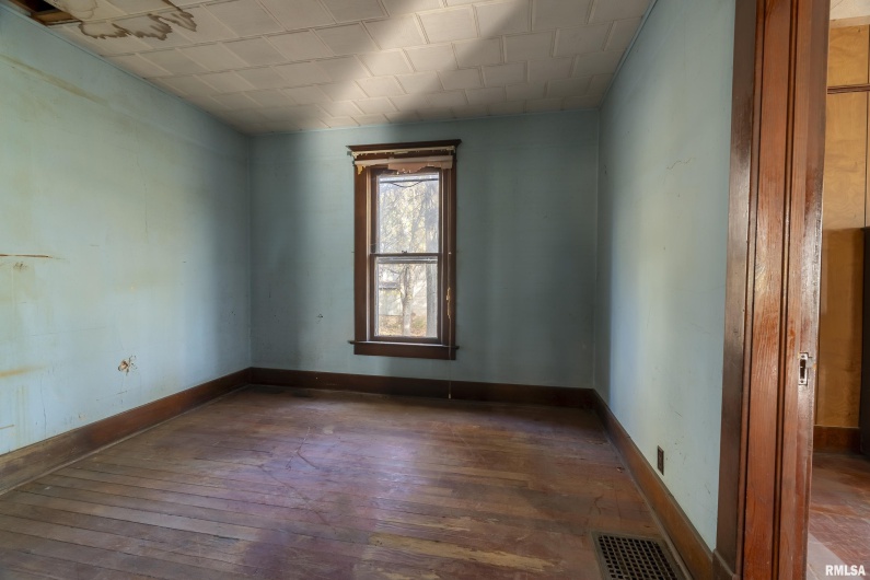 1250 PARK Street, Carbondale, Illinois 62901, 4 Bedrooms Bedrooms, 0 ,1 BathroomBathrooms,Residential,For Sale,PARK,0,RMAEB455822