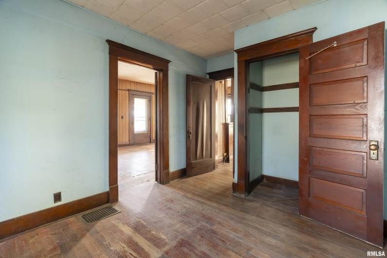 1250 PARK Street, Carbondale, Illinois 62901, 4 Bedrooms Bedrooms, 0 ,1 BathroomBathrooms,Residential,For Sale,PARK,0,RMAEB455822
