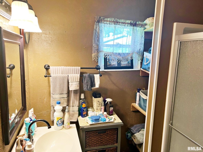 710 16TH Street, Metropolis, Illinois 62960, 2 Bedrooms Bedrooms, 0 ,1 BathroomBathrooms,Residential,For Sale,16TH,0,RMAEB458997