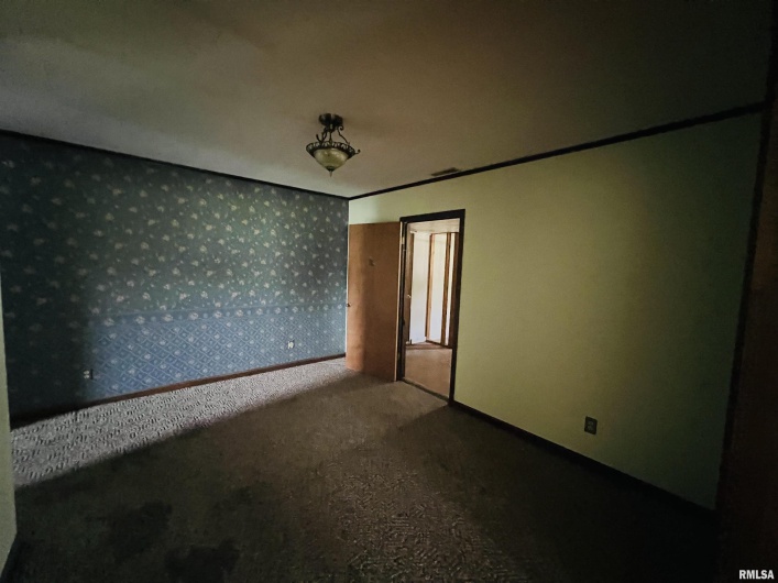 2417 1ST Street, Eldorado, Illinois 62930, 1 Bedroom Bedrooms, 0 ,1 BathroomBathrooms,Residential,For Sale,1ST,0,RMAEB458998