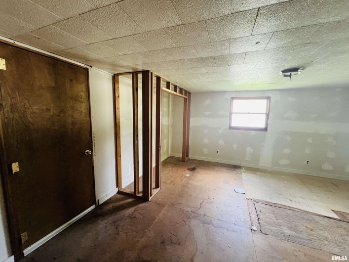 2417 1ST Street, Eldorado, Illinois 62930, 1 Bedroom Bedrooms, 0 ,1 BathroomBathrooms,Residential,For Sale,1ST,0,RMAEB458998