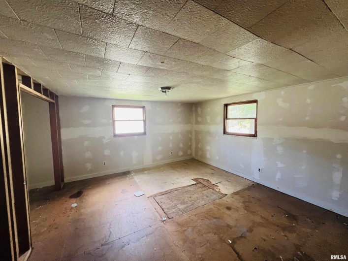 2417 1ST Street, Eldorado, Illinois 62930, 1 Bedroom Bedrooms, 0 ,1 BathroomBathrooms,Residential,For Sale,1ST,0,RMAEB458998
