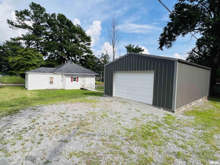 2417 1ST Street, Eldorado, Illinois 62930, 1 Bedroom Bedrooms, 0 ,1 BathroomBathrooms,Residential,For Sale,1ST,0,RMAEB458998