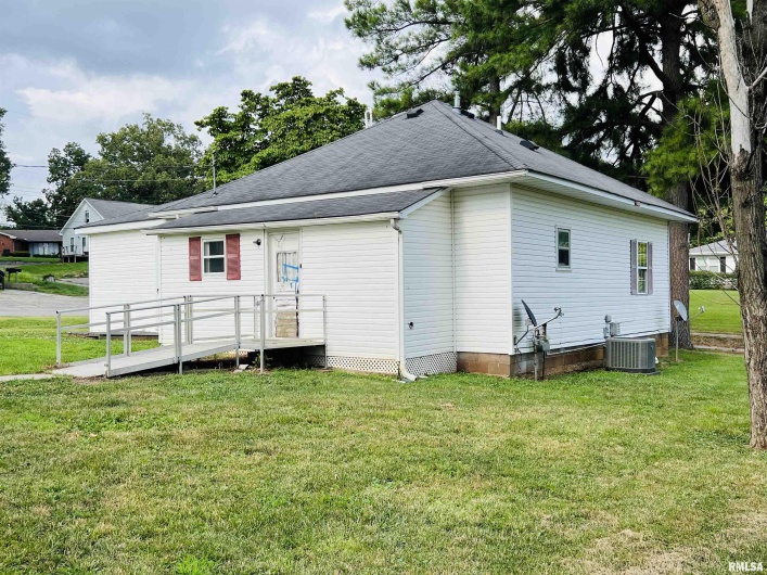 2417 1ST Street, Eldorado, Illinois 62930, 1 Bedroom Bedrooms, 0 ,1 BathroomBathrooms,Residential,For Sale,1ST,0,RMAEB458998